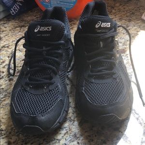 Men’s ASICS size 11 black good condition